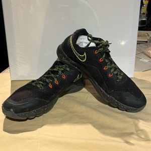 Nike training Fly Wire Black youth sneakers size 7.5 youth